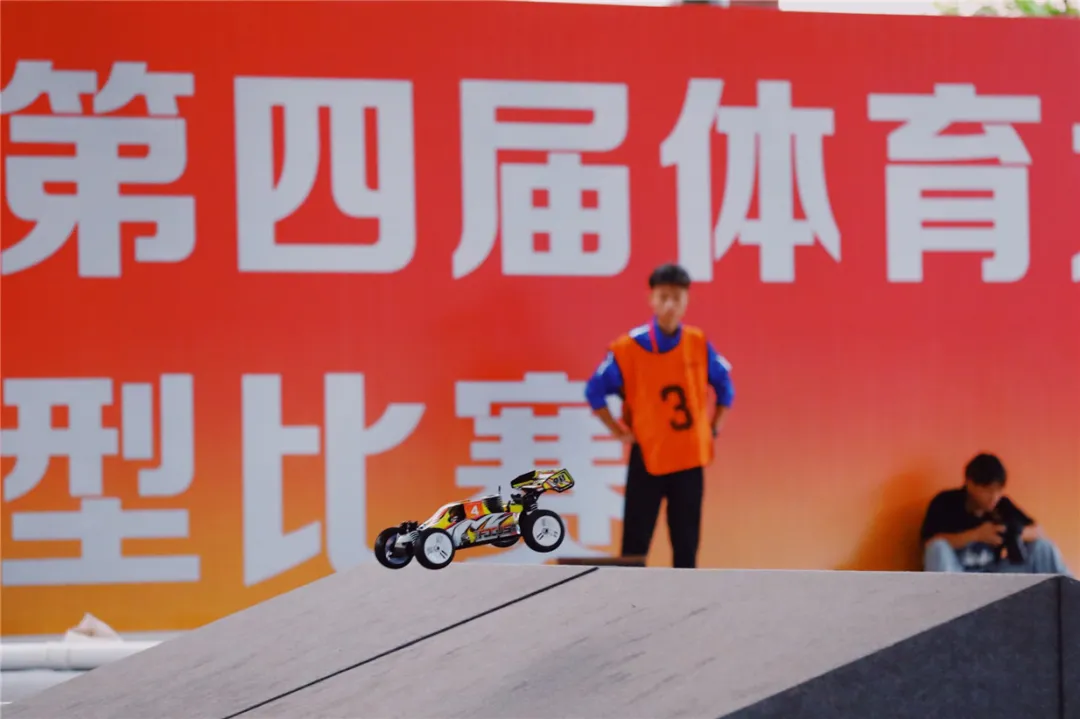 风驰电掣!省四体会车辆模型比赛精彩上演(图2) 风驰电掣!省四体会车辆模型比赛精彩上演(图2)